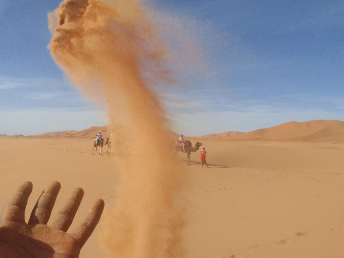 ホテル Camp Familia Erg Chebbi メルズーガ エクステリア 写真