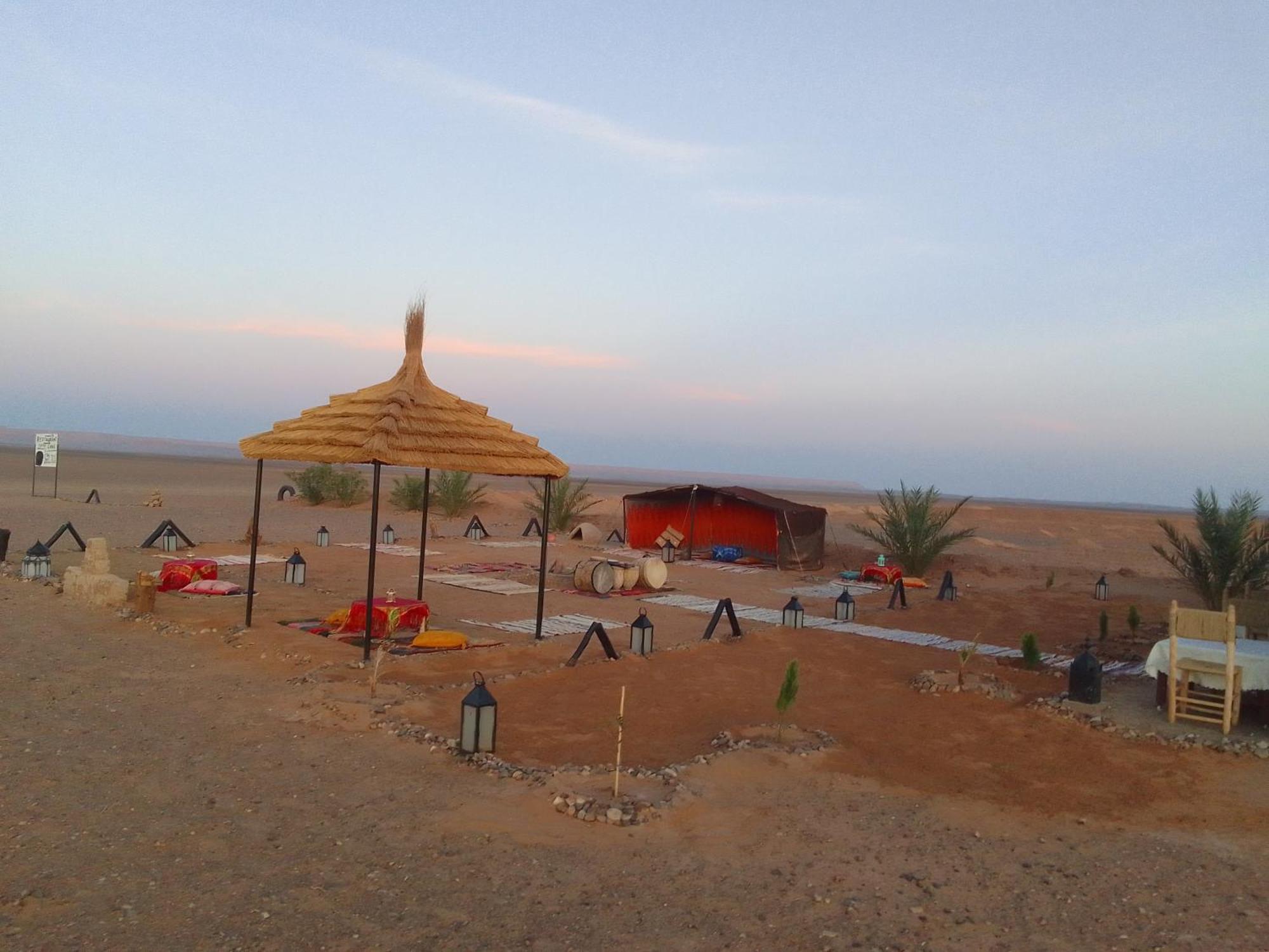 ホテル Camp Familia Erg Chebbi メルズーガ エクステリア 写真