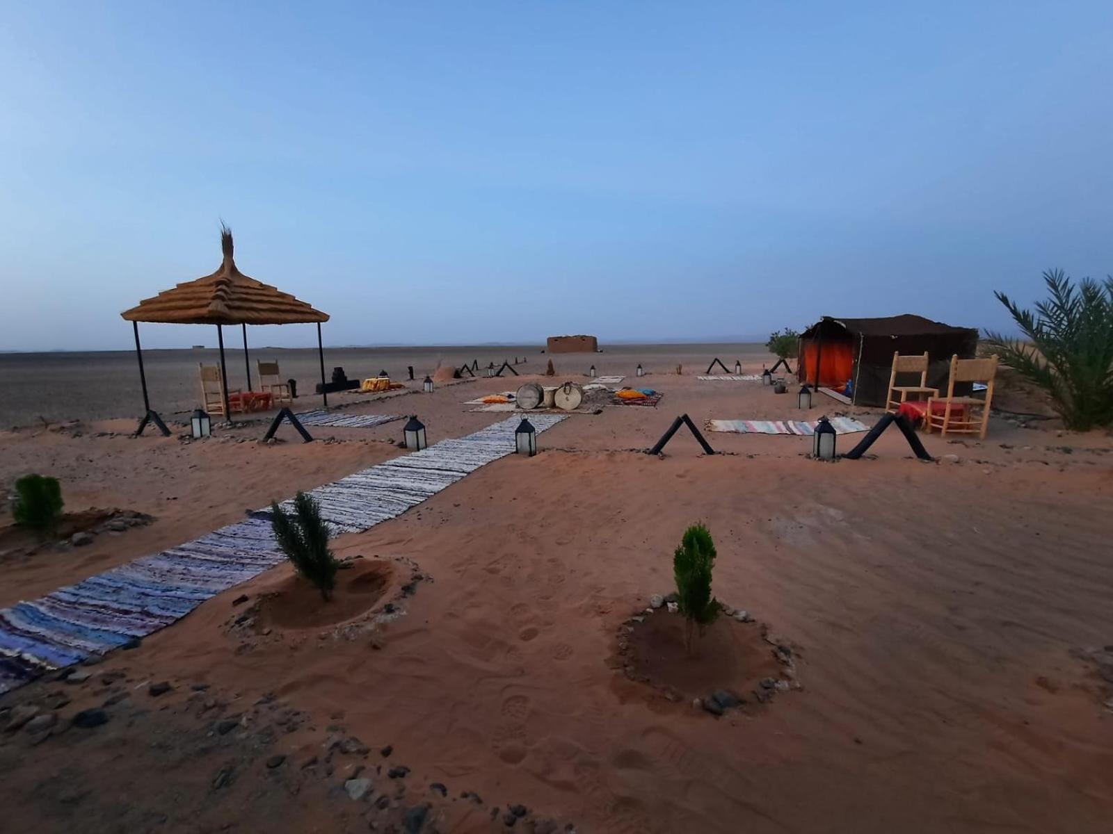 ホテル Camp Familia Erg Chebbi メルズーガ エクステリア 写真