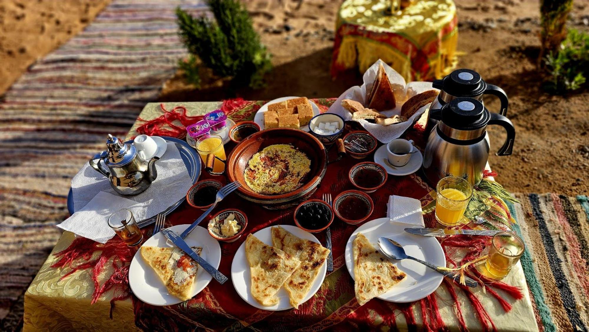 ホテル Camp Familia Erg Chebbi メルズーガ エクステリア 写真